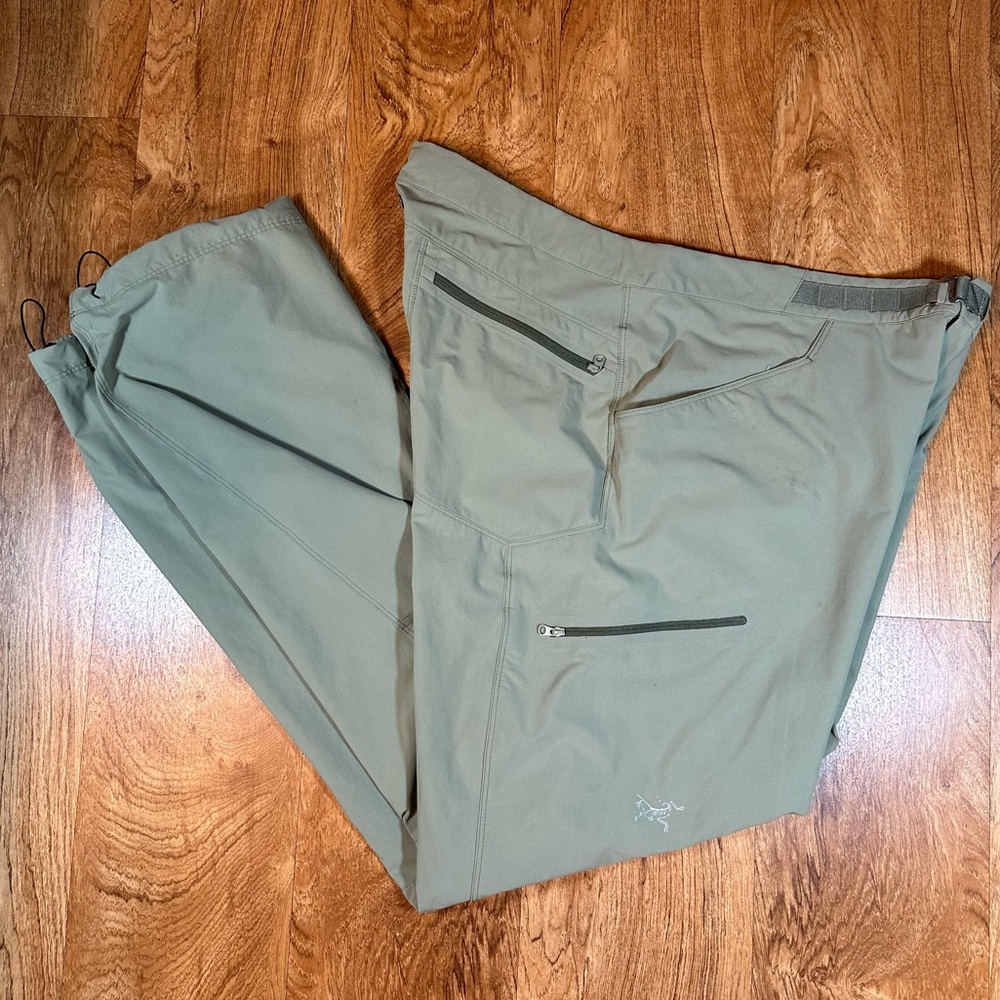 Arc’teryx Gamma Belted Pants in Sage/Cargo Green Mens Size 38 Gorp-Core Hiking